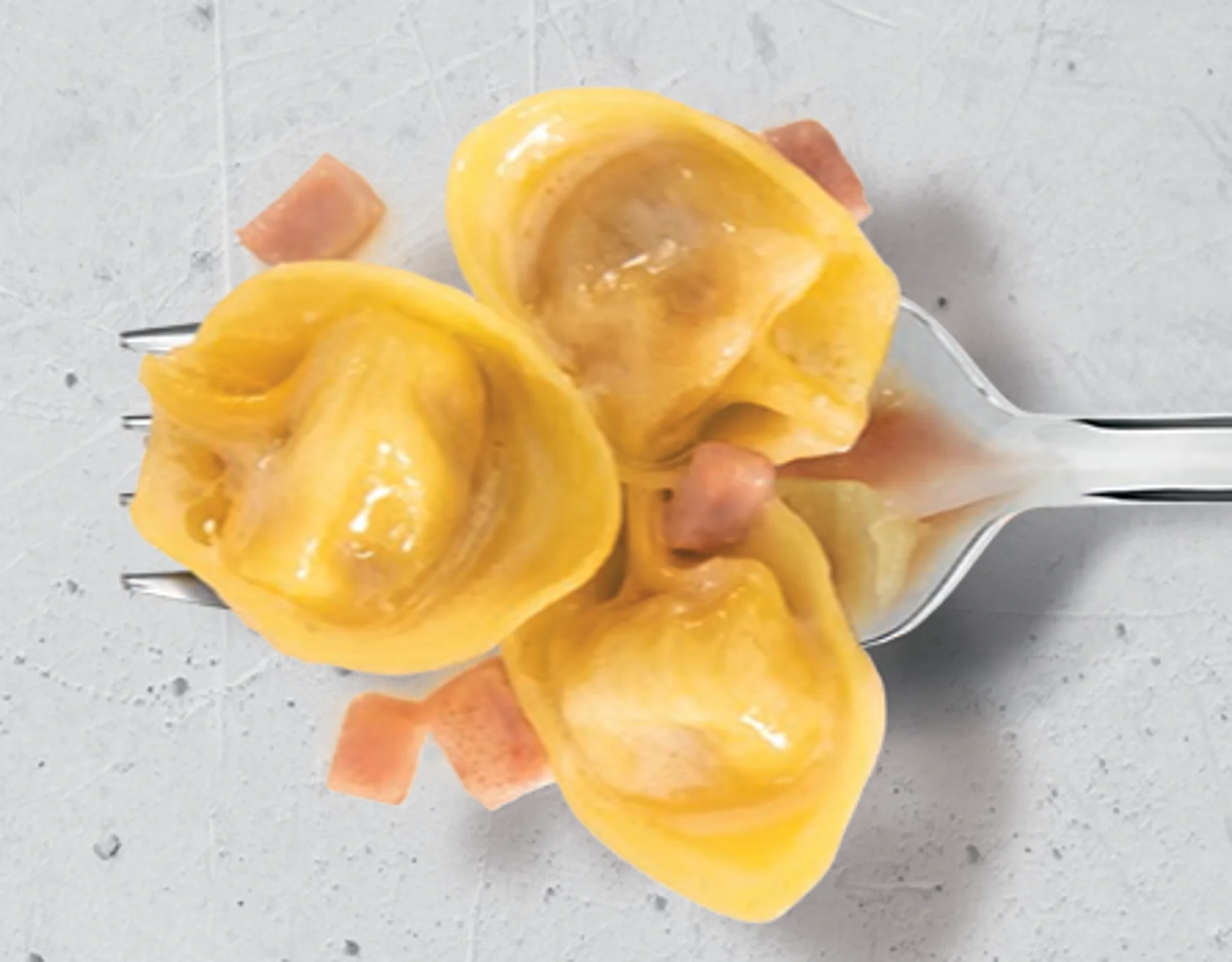 TORTELLINI BOLOGNESI CON PANNA E PROSCIUTTO