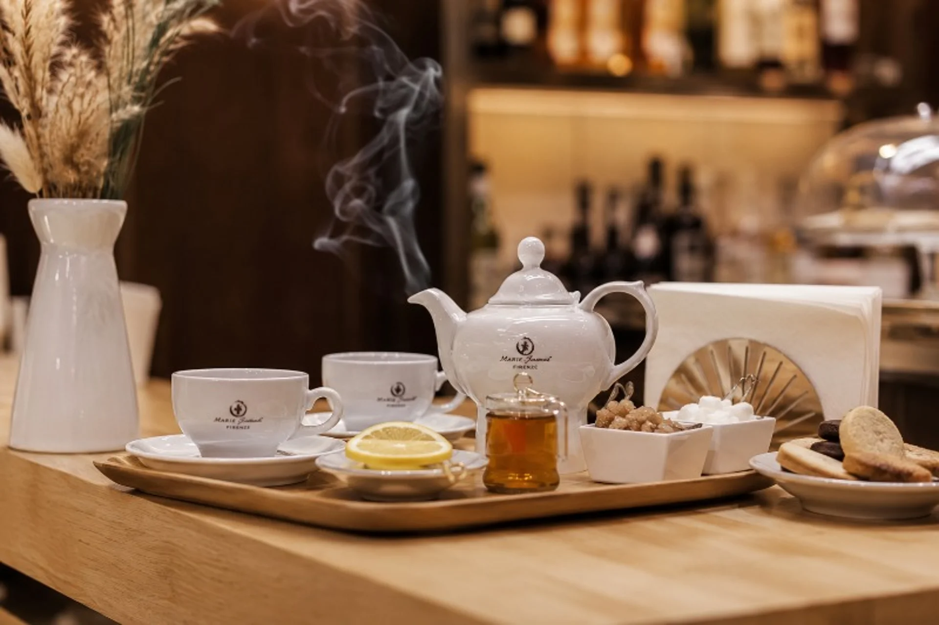 Scegli tra Infusi, Tisane e Tè e goditi l’eleganza di una degustazione raffinata.